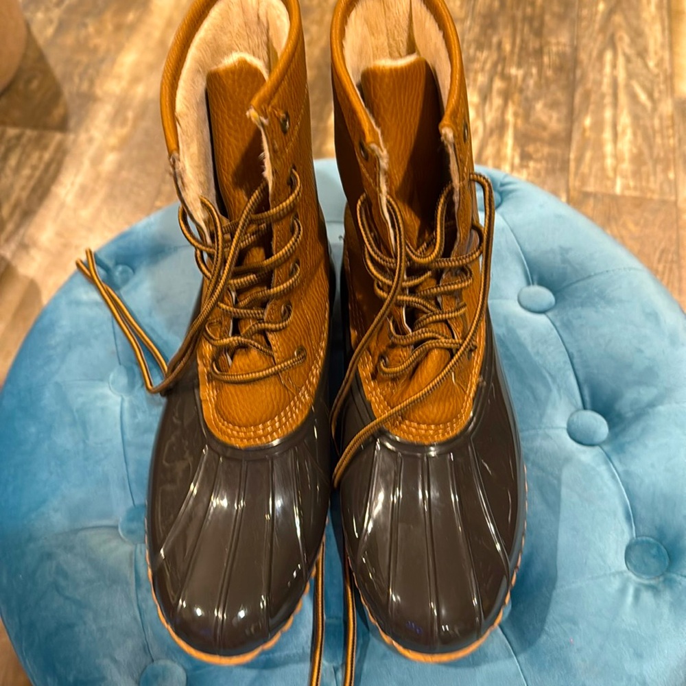 Sports Duck Boots, size 9